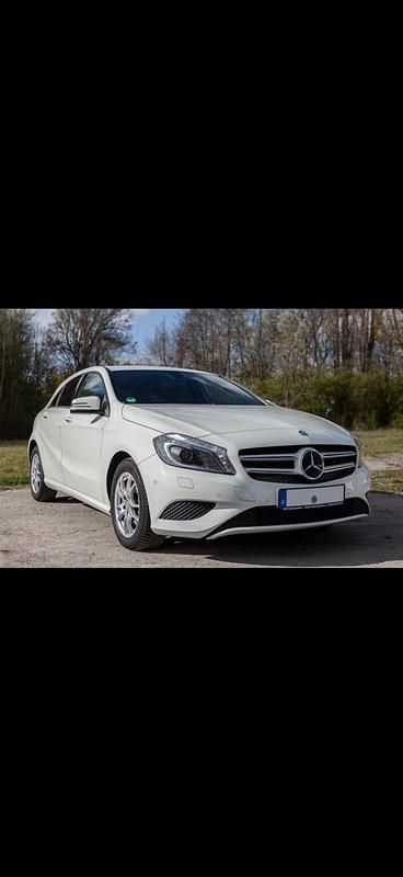 Weiß Gebraucht 2013 Mercedes A180 Kombi | 10.200 € (Fairer Preis) - Bild 1/4