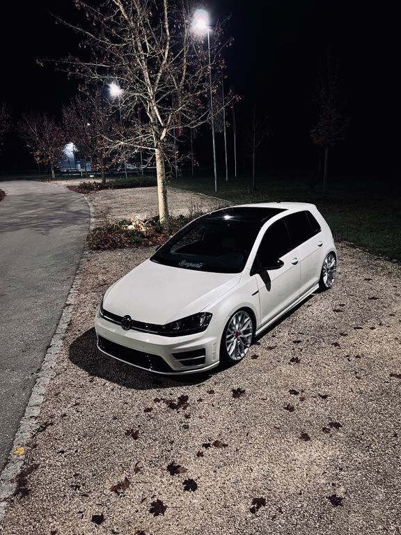 Weiß Gebraucht 2016 VW Golf VII R Limousine | 29.500 € (Etwas zu teuer) - Bild 1/4