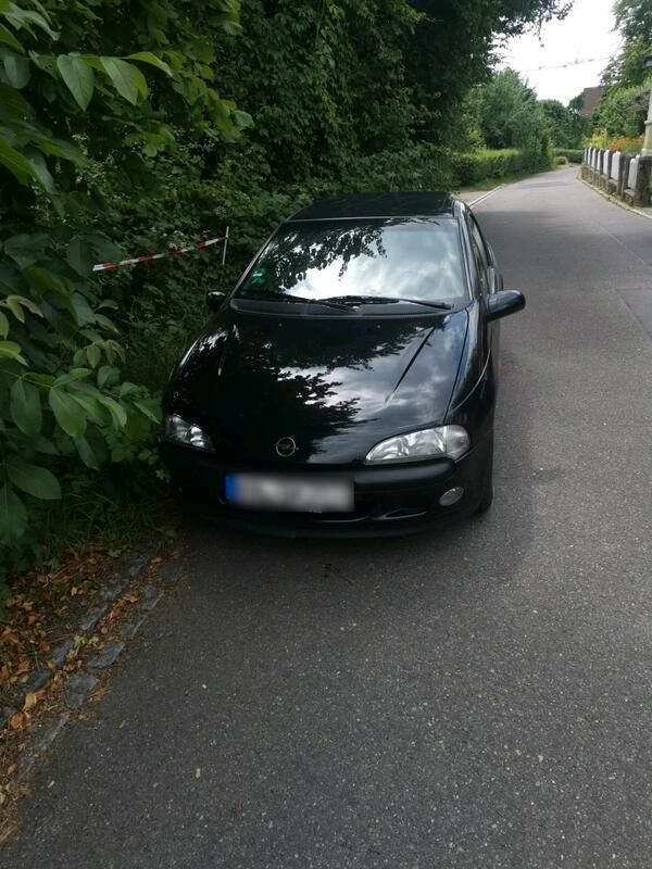 Schwarz Gebraucht 1998 Opel Tigra Coupé | 200 € - Bild 1/4