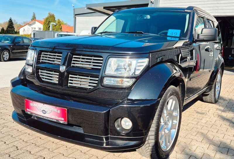 Schwarz Gebraucht 2012 Dodge Nitro SUV | 10.990 € - Bild 1/4