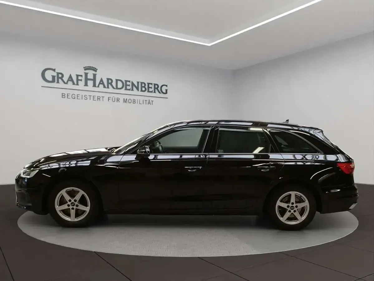 Gebraucht Audi A4 163 PS (119 kW) 2023 Brillantschwarz Kombi