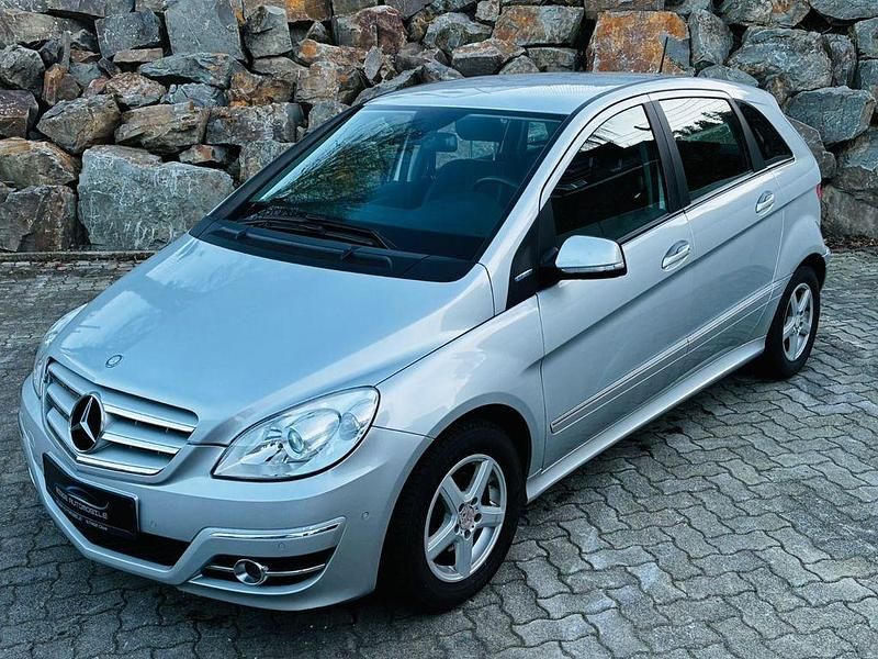 Silber Gebraucht 2011 Mercedes B180 Van / Kleinbus | 3.300 € (Superpreis) - Bild 1/4
