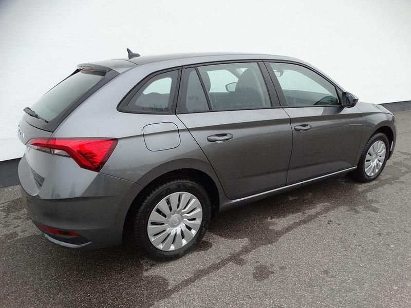 Neu Skoda Scala Drive 116 PS (85 kW) 2026 Grau Kleinwagen