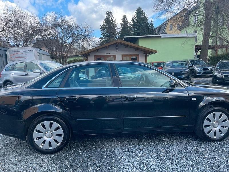 Gebraucht Audi A4 131 PS (96 kW) 2005 Rot Limousine
