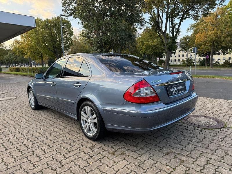 Gebraucht Mercedes E280 231 PS (169 kW) 2006 Blau Limousine