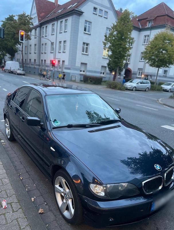 Blau Gebraucht 2004 BMW 316 Limousine | 1.200 € (Guter Preis) - Bild 1/4
