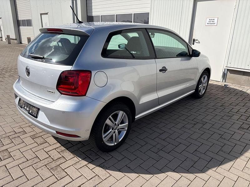 Gebraucht VW Polo Trendline 60 PS (44 kW) 2015 Silber Kleinwagen