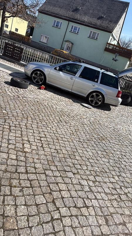 Second-hand VW Bora 131 CP (96 kW) 2003 Argintiu Break