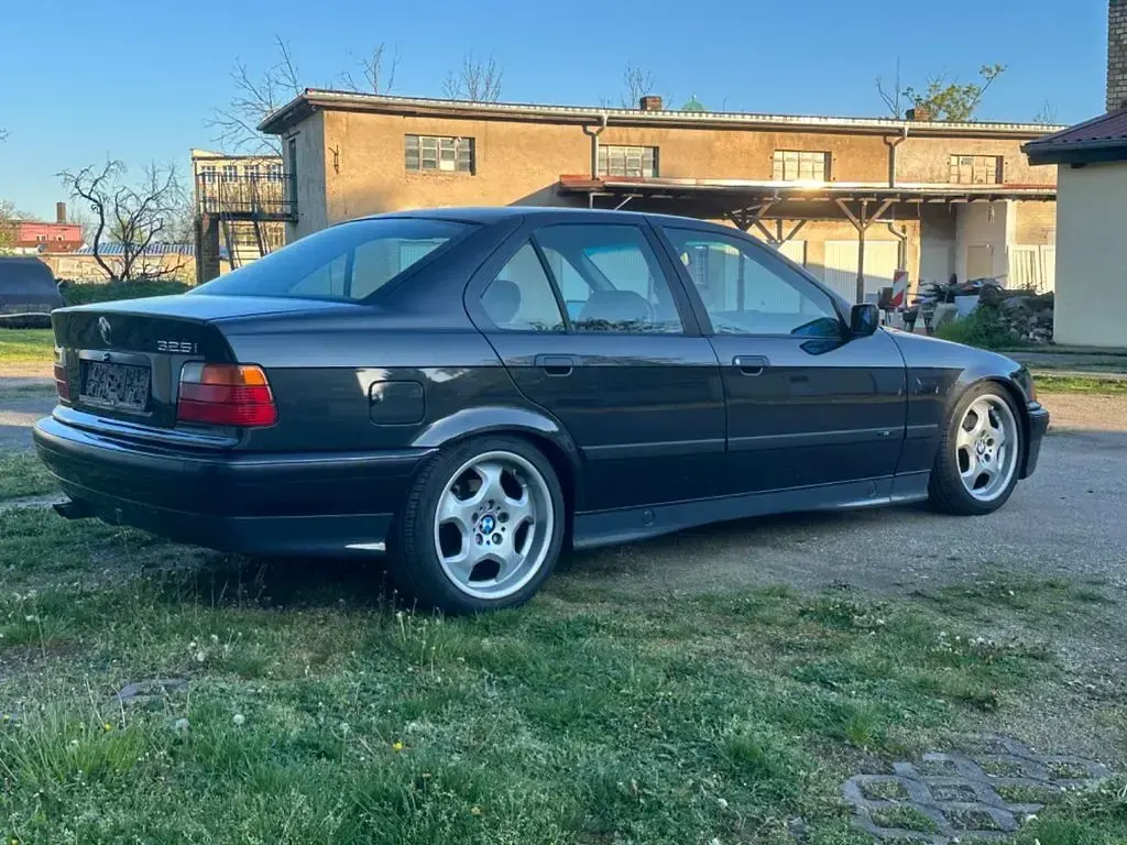Gebraucht BMW 325 Performance 192 PS (141 kW) 1991 Schwarz Limousine