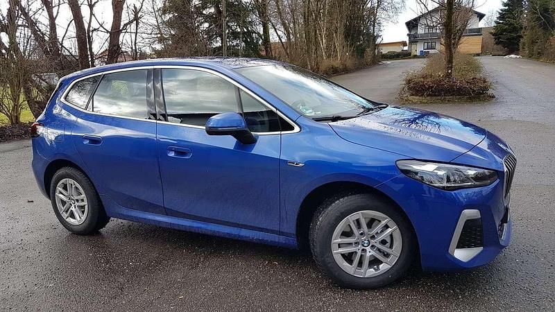 Blau Gebraucht 2022 BMW 225 Active Tourer Luxury Line Van / Kleinbus | 35.500 € (Etwas zu teuer) - Bild 1/1