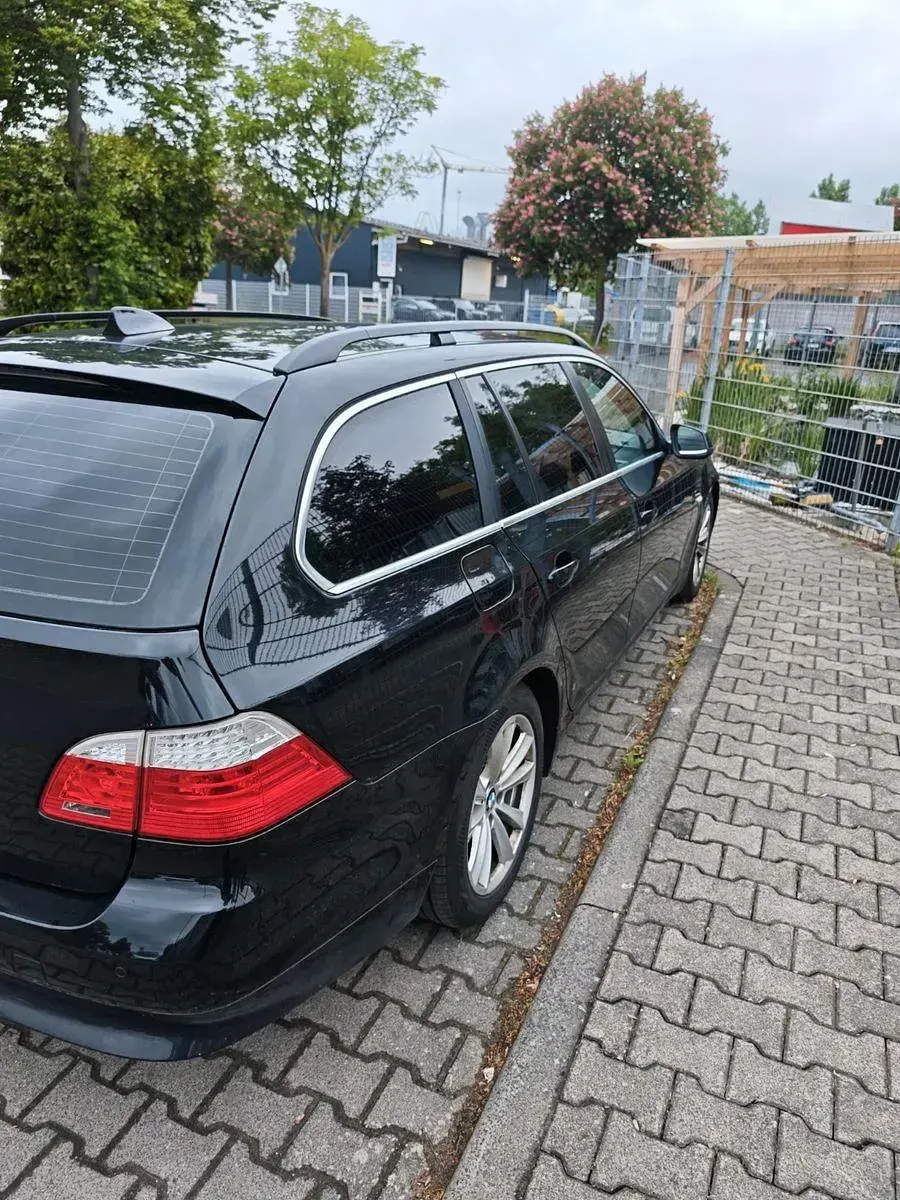 Gebraucht BMW 525 197 PS (144 kW) 2009 Schwarz Kombi