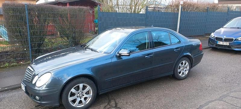 Gebraucht Mercedes E200 136 PS (100 kW) 2008 Grau Limousine