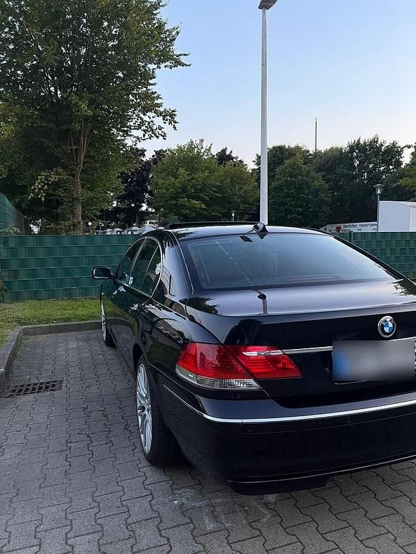 Gebraucht BMW 745 330 PS (242 kW) 2007 Blau Limousine