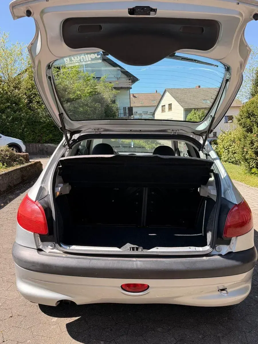 Gebraucht Peugeot 206 60 PS (44 kW) 2002 Silber Kleinwagen