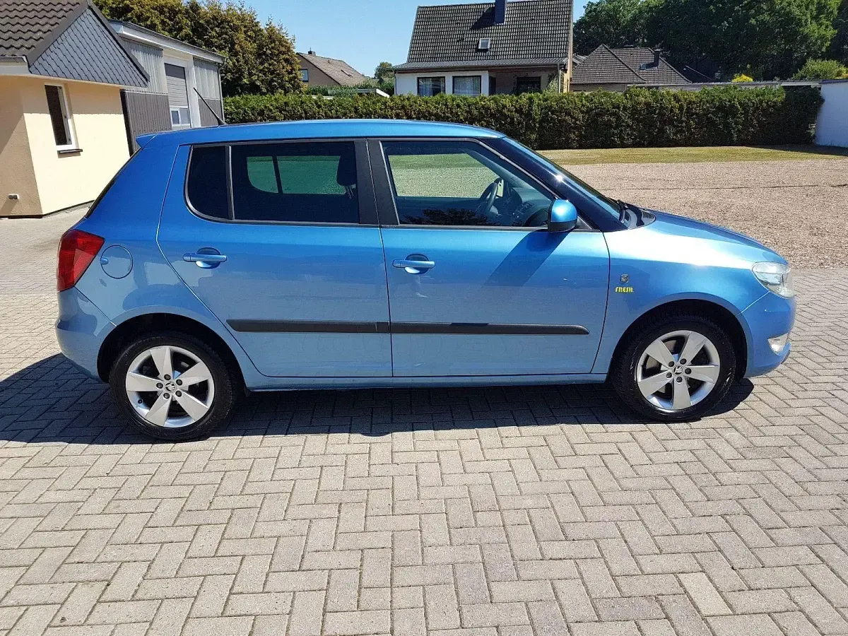 Gebraucht Skoda Fabia Fresh 105 PS (77 kW) 2013 Blau Kleinwagen