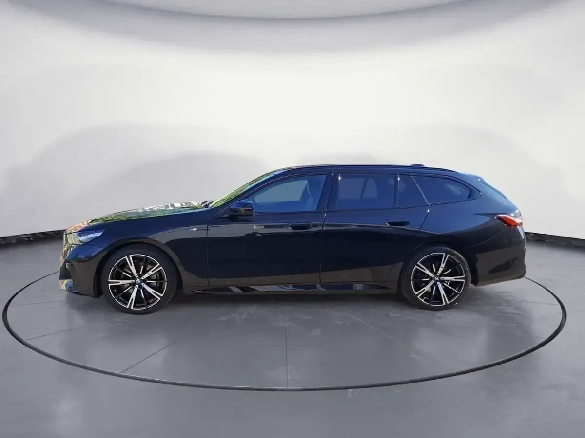 Gebraucht BMW 540 Performance 286 PS (210 kW) 2025 Schwarz Kombi