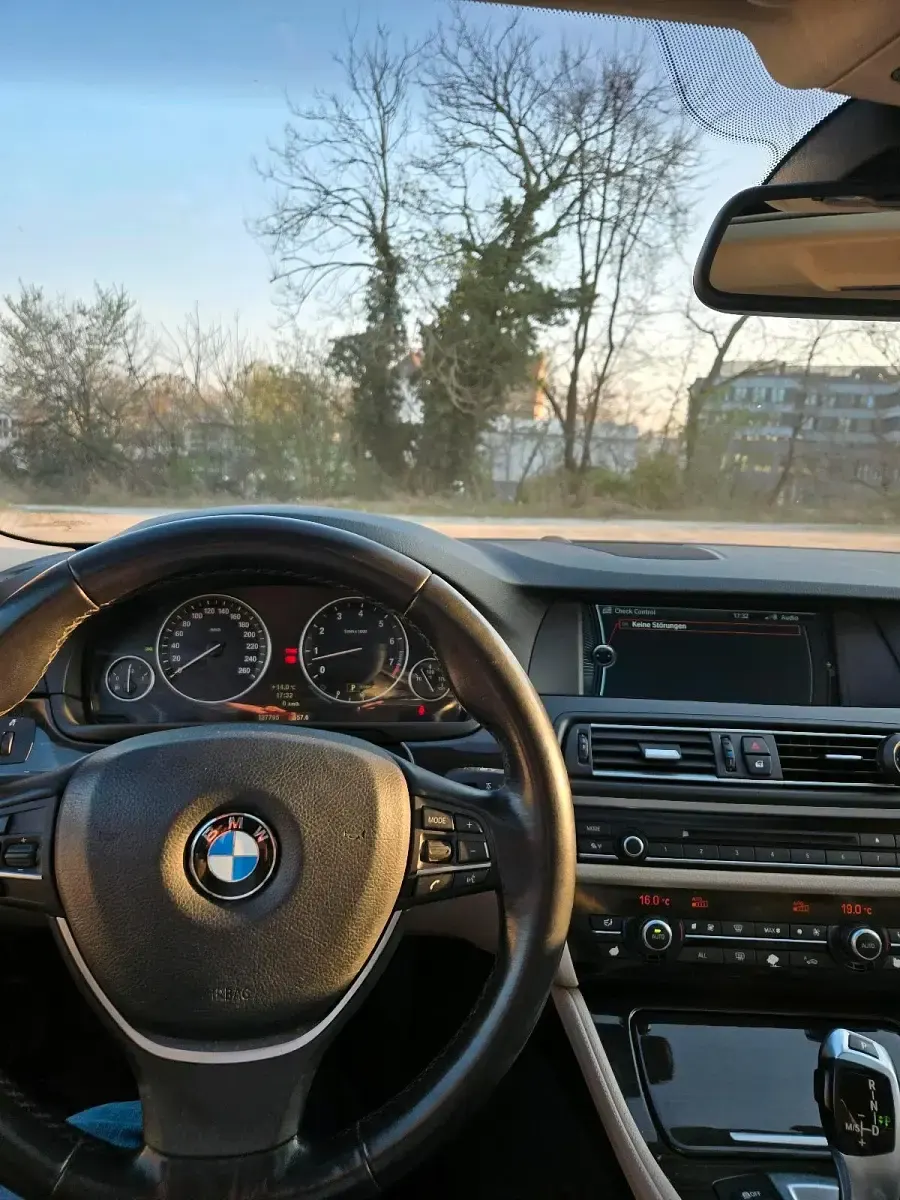 Gebraucht BMW 523 2010 Grau Limousine