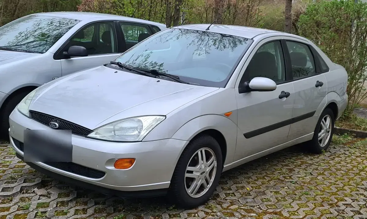 Gebraucht Ford Focus 101 PS (74 kW) 2001 Silber Limousine