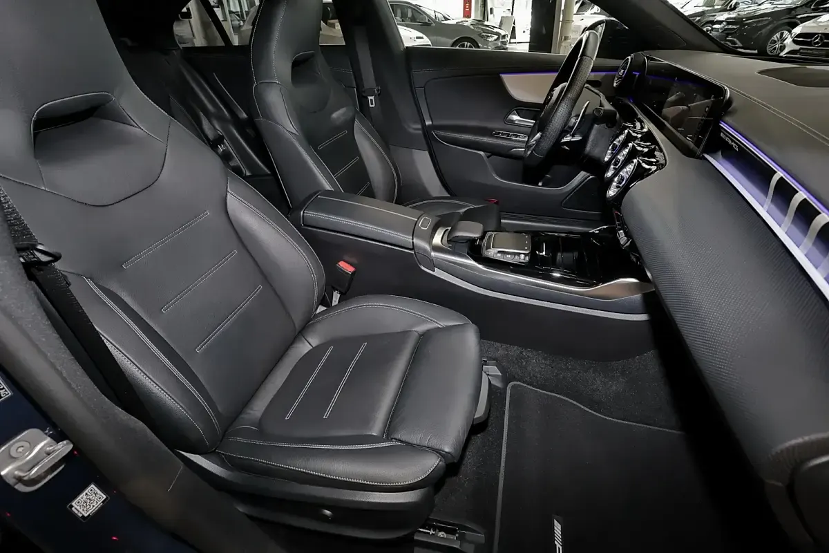 Gebraucht Mercedes CLA35 AMG AMG 306 PS (225 kW) 2023 Denimblau metallic Coupé