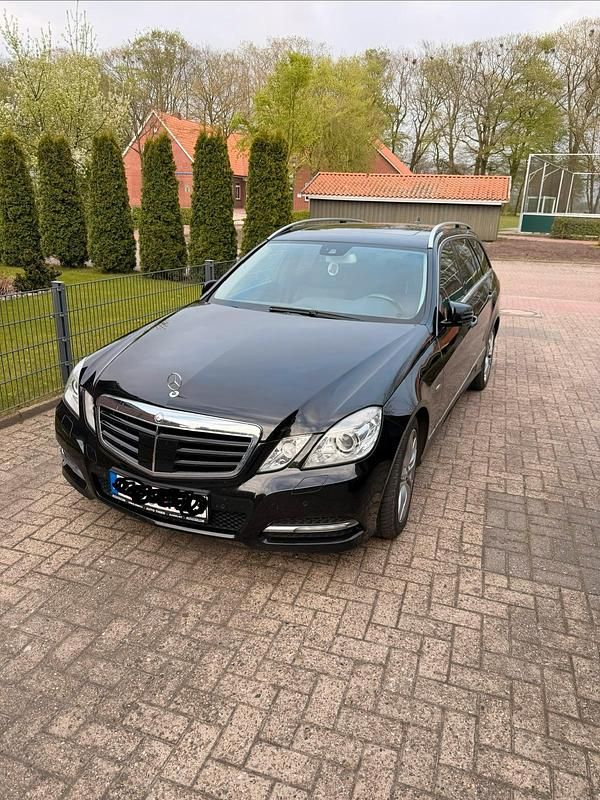 Gebraucht Mercedes E350 265 PS (194 kW) 2012 Schwarz Kombi