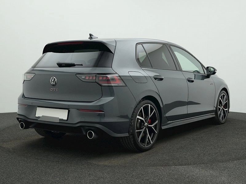 Grau Gebraucht 2024 VW Golf VIII Sound Limousine | 42.089 € (Fairer Preis) - Bild 1/4