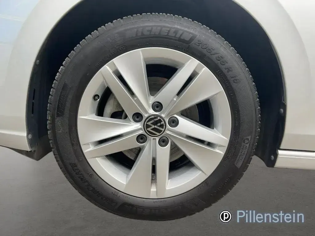 Gebraucht VW Golf VIII Business 116 PS (85 kW) 2024 Silber Limousine