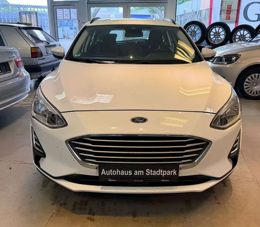Gebraucht Ford Focus Trend 95 PS (69 kW) 2019 Frozen white Kombi