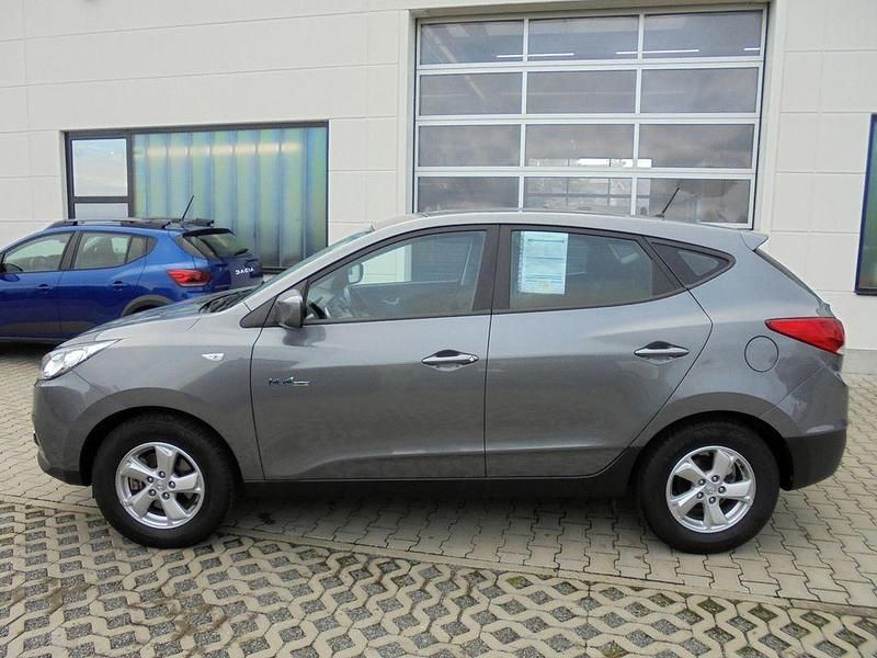 Grau Gebraucht 2012 Hyundai ix35 Comfort SUV | 8.195 € (Fairer Preis) - Bild 1/4