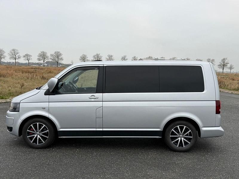 Używany VW Caravelle 180 KM (132 kW) 2011 Srebrny Van