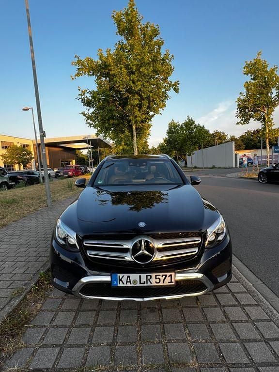 Blau Gebraucht 2016 Mercedes GLC250 SUV | 24.750 € (Superpreis) - Bild 1/4