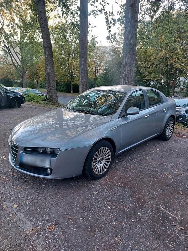 Grau Gebraucht 2013 Alfa Romeo 159 Limousine | 3.200 € (Fairer Preis) - Bild 1/4