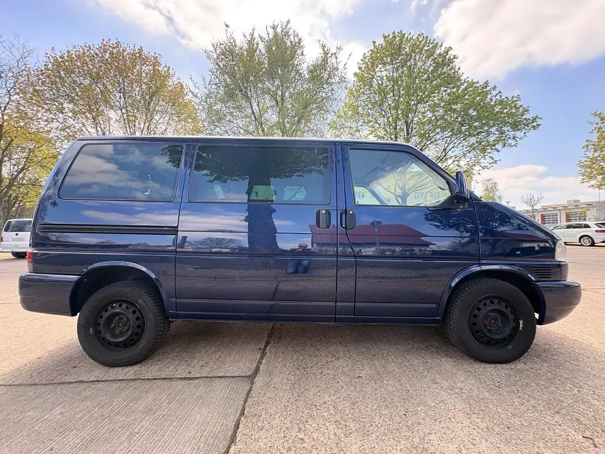 Second-hand VW T4 150 CP (110 kW) 2002 Andere farben Van