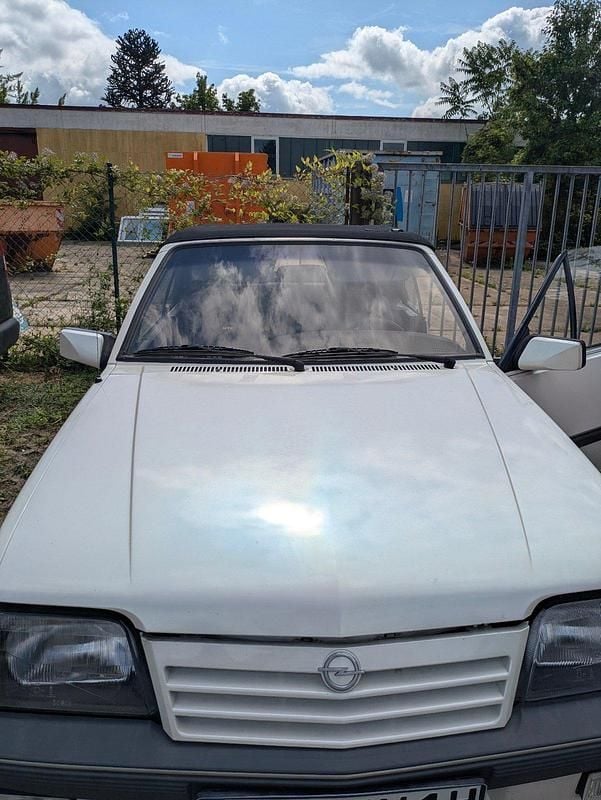 Weiß Gebraucht 1983 Opel Ascona Cabrio | 4.150 € - Bild 1/4