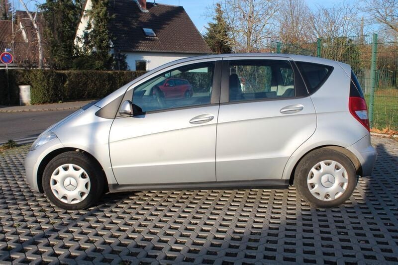 Gebraucht Mercedes A180 109 PS (80 kW) 2009 Silber Limousine