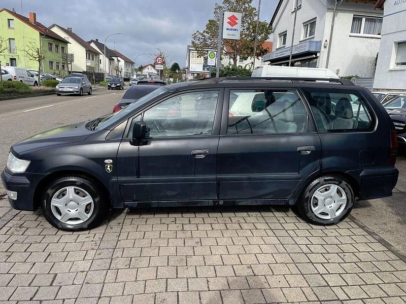 Gebraucht Mitsubishi Space Wagon 133 PS (97 kW) 2004 Schwarz Van / Kleinbus