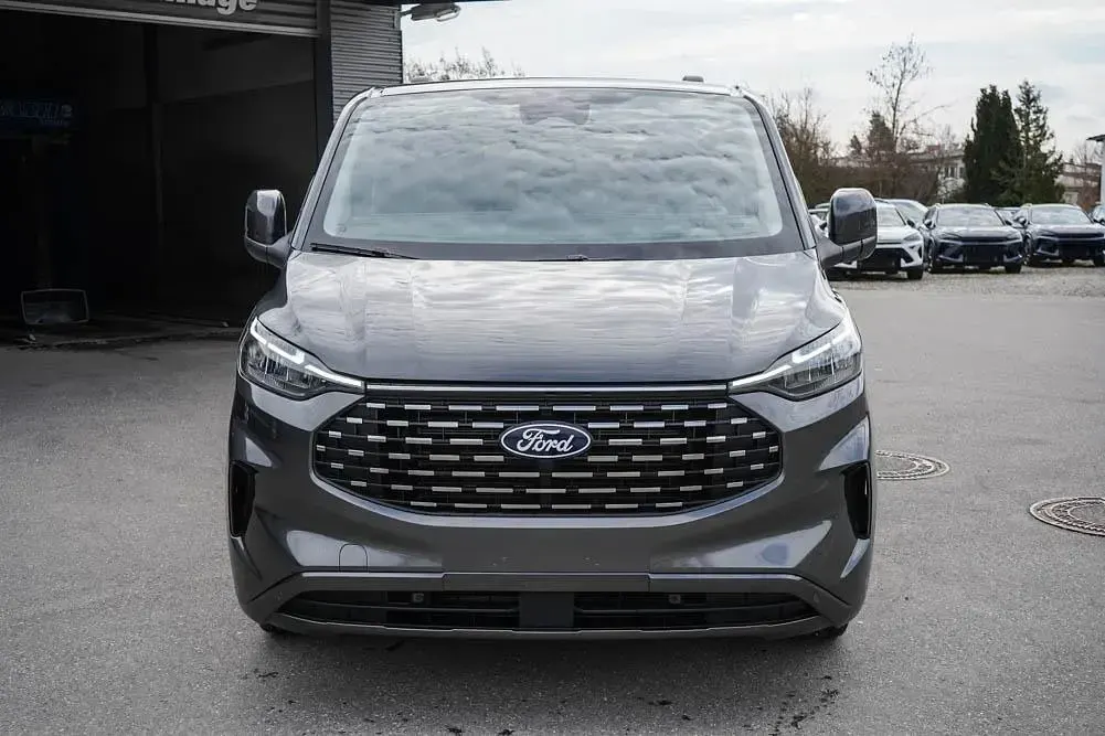 Neu Ford Tourneo 170 PS (125 kW) 2026 Magnetic grey metallic () Van / Kleinbus