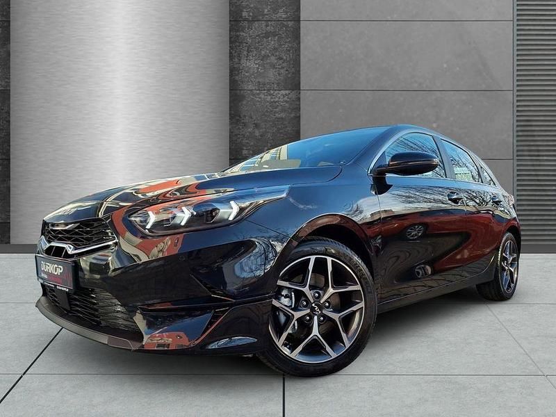 Neu Kia Ceed Spirit 140 PS (102 kW) 2025 (1k) zilinaschwarz met. Kleinwagen