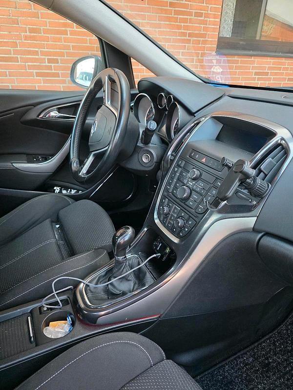 Używany Opel Astra 110 KM (80 kW) 2010 Szary Kombi