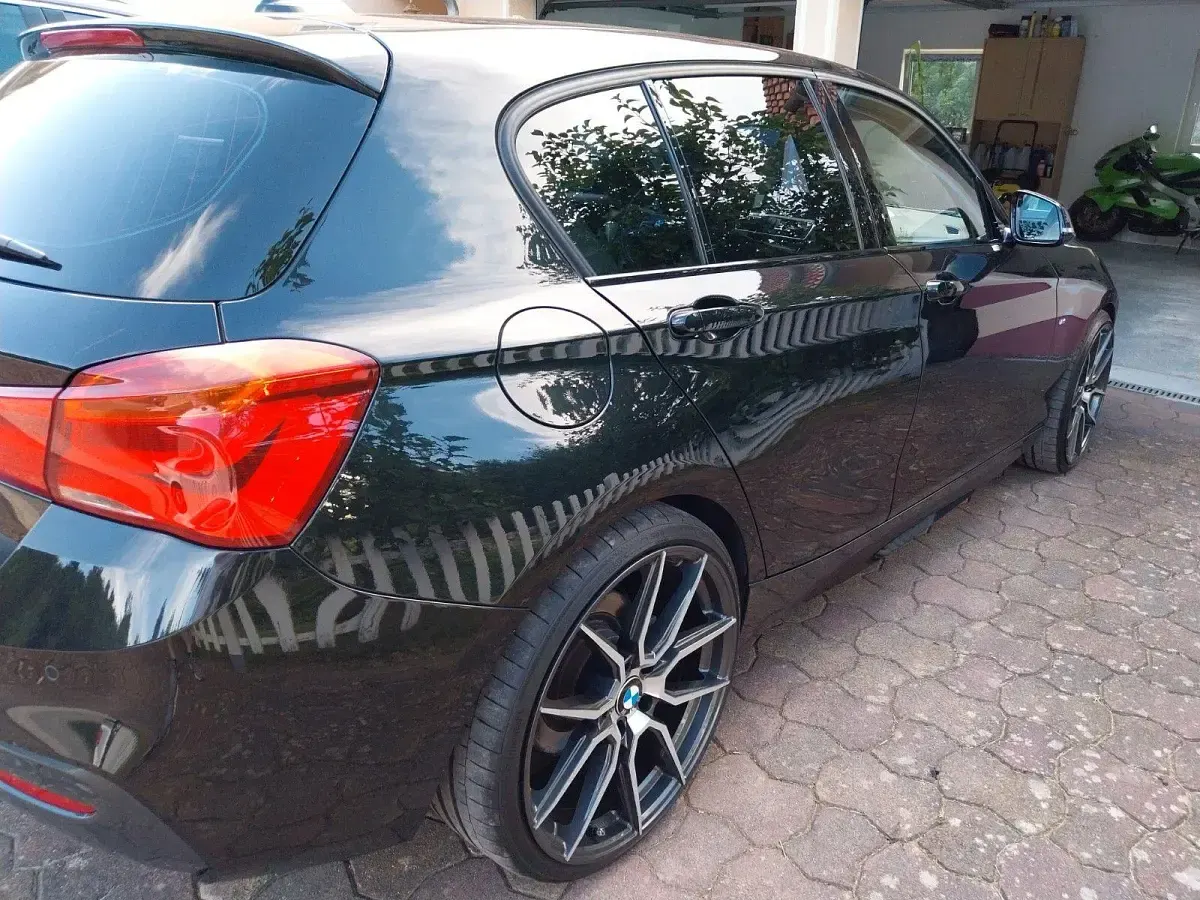 Gebraucht BMW 120 Sport Line 190 PS (139 kW) 2016 Schwarz Kleinwagen