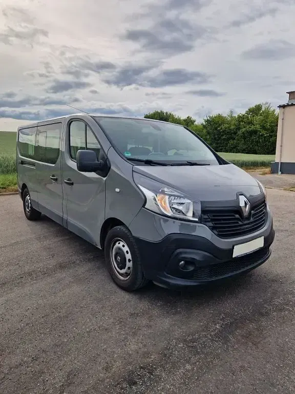 Gebraucht Renault Trafic Authentique 125 PS (91 kW) 2017 Grau Van / Kleinbus