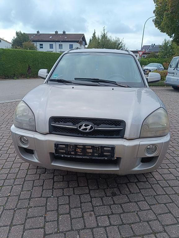 Grau Gebraucht 2005 Hyundai Tucson GLS SUV | 1.800 € (Superpreis) - Bild 1/4