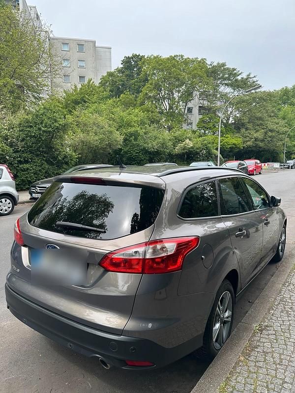 Gebraucht Ford Focus 116 PS (85 kW) 2013 Grau Kombi
