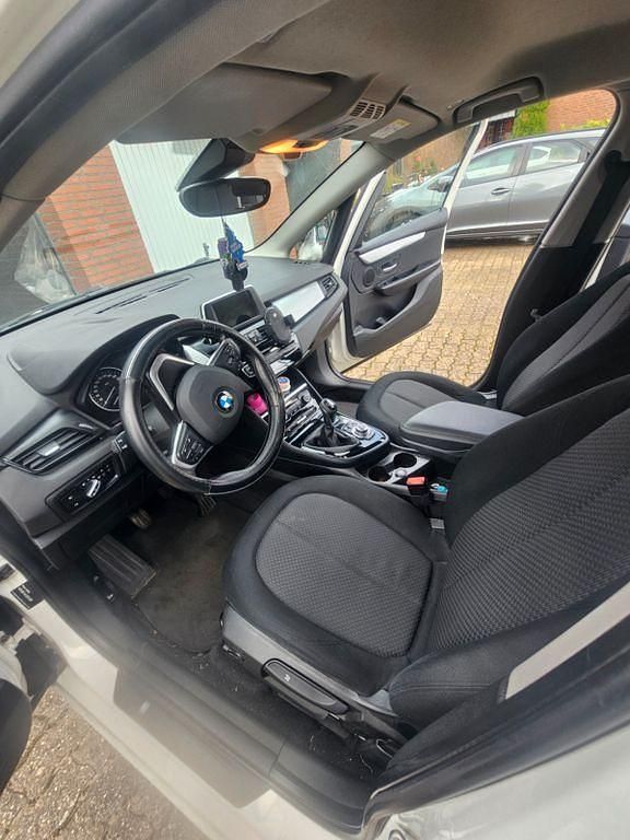 Weiß Gebraucht 2014 BMW 216 Active Tourer Sport Line Van / Kleinbus | 6.300 € - Bild 1/4
