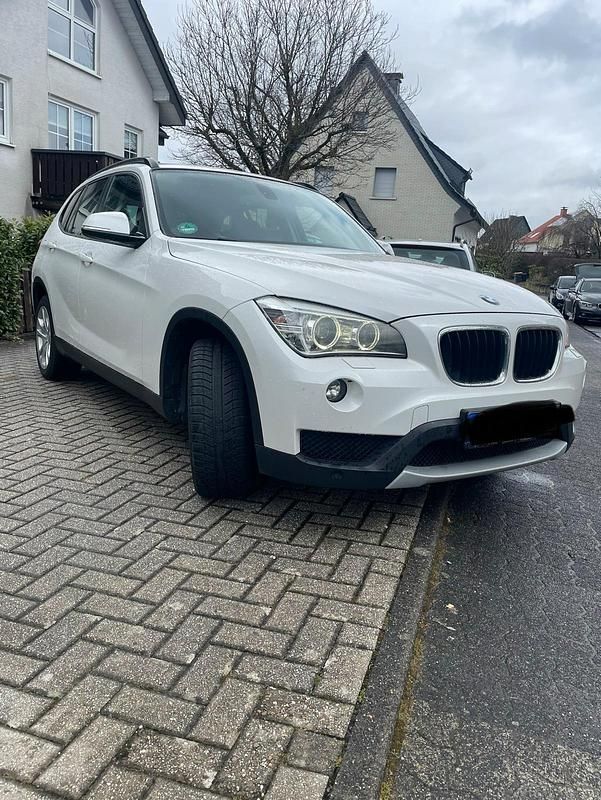 Weiß Gebraucht 2012 BMW X1 SUV | 8.300 € - Bild 1/4