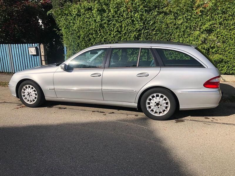 Gebraucht Mercedes E240 Elegance 177 PS (130 kW) 2003 Silber Limousine