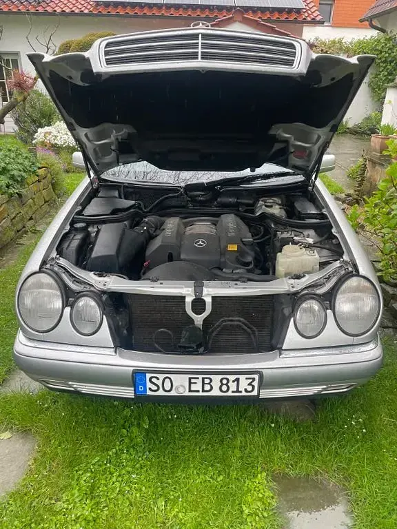 Gebraucht Mercedes E280 Classic 204 PS (150 kW) 1998 Silber Limousine