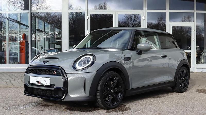 Moonwalk grey (metallic) Gebraucht 2022 Mini Cooper S Kleinwagen | 24.900 € (Fairer Preis) - Bild 1/4
