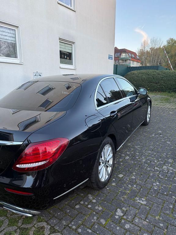 Gebraucht Mercedes E200 150 PS (110 kW) 2019 Schwarz Limousine