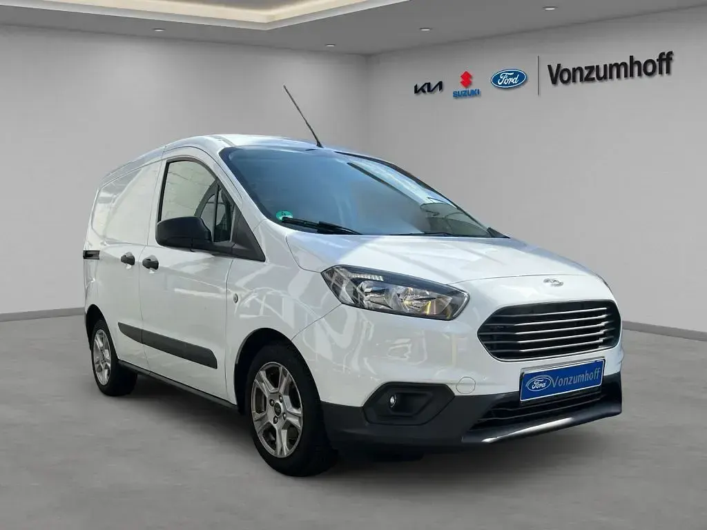 Gebraucht Ford Transit Trend 101 PS (74 kW) 2023 Frozen white Van
