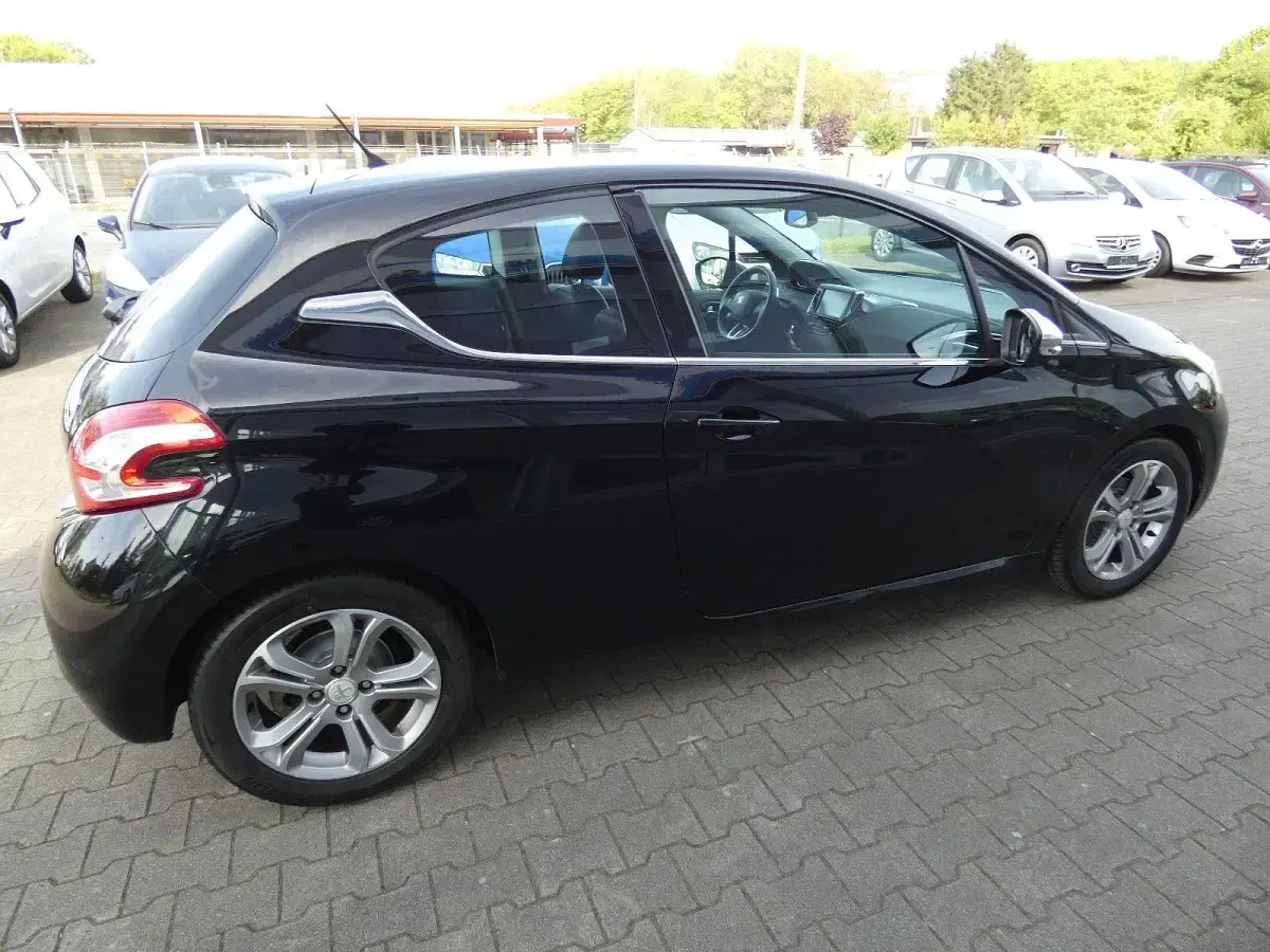 Gebraucht Peugeot 208 Allure 120 PS (88 kW) 2013 Schwarz Kleinwagen